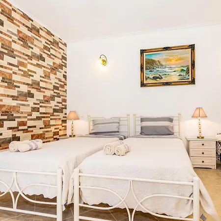 아파트 Arazzo Vasilikí